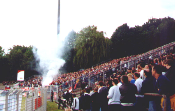 OFC Bengalo beginnt zu Rauchen